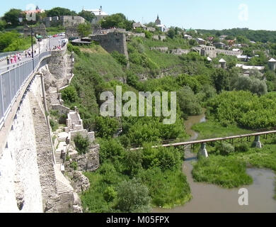 Ponte a Podilsky Kamyanets Castle Foto Stock