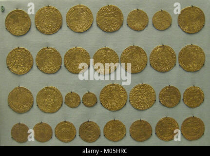 Il Fishpool Hoard è costituito da una collezione di monete d'oro, ospitate nel British Museum. Queste monete sono un importante manufatto storico, che fornisce informazioni sulle antiche valute e pratiche commerciali. Foto Stock