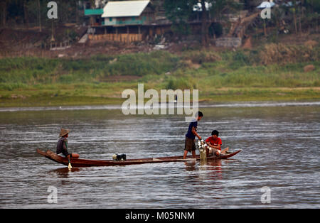 Pesca sul Mekong - Luang Prabang Foto Stock