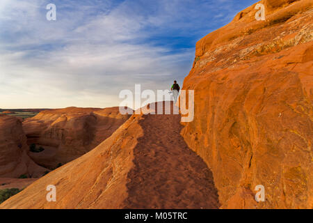 Il Delicate Arch è la più famosa formazione rocciosa in Utah situato nel Parco Nazionale di Arches Foto Stock