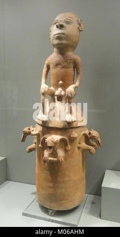 Urna sepolcrale in stile Pelaya del 1200-1500 d.C., fatta di terracotta, rappresenta pratiche culturali e tradizioni artistiche precolombiane nella valle del fiume Magdalena inferiore, Colombia. Foto Stock