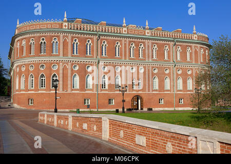 La Casa del pane (cucine) e il ponte in un romantico neogotica (Revival gotico) in stile XVIII secolo Kuskovo Estate a Mosca, Russia Foto Stock