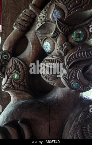 Waitangi, Nuova Zelanda. Dettaglio del waka house Foto Stock