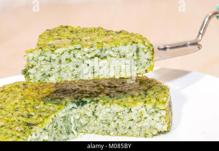 Italia Piemonte salata torta di riso ( con riso , gli spinaci e cipolla ) Foto Stock