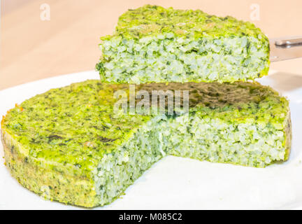 Italia Piemonte salata torta di riso ( con riso , gli spinaci e cipolla ) Foto Stock