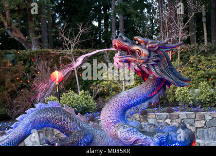 Fontana di drago ai Giardini Butchart vicino a Victoria, BC, Canada Foto Stock