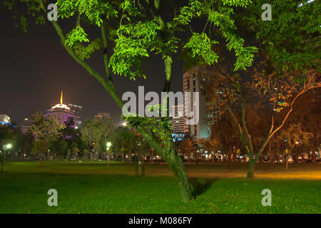 Parco Lumphinee di notte, Bangkok, Thailandia Parco Lumphinee (anche Lumpini o Lumpinee) è un 57 ettari di parco a Bangkok, in Thailandia Foto Stock