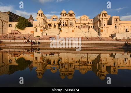 Incredibile Gwalior Ghat al tramonto, Pushkar, Rajasthan, India Foto Stock