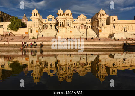 Incredibile Gwalior Ghat al tramonto, Pushkar, Rajasthan, India Foto Stock