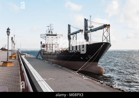 Odessa, Ucraina - 13 Gen 2018: grande nave portacontainer nel porto di Odessa. Foto Stock