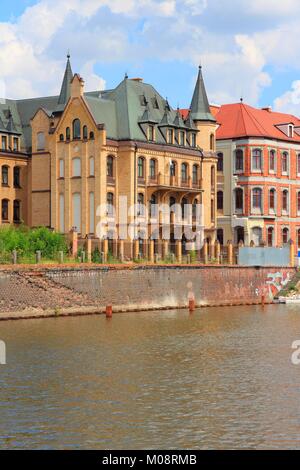 Wroclaw, Polonia - architettura della città. Edifici dal fiume Odra. Foto Stock