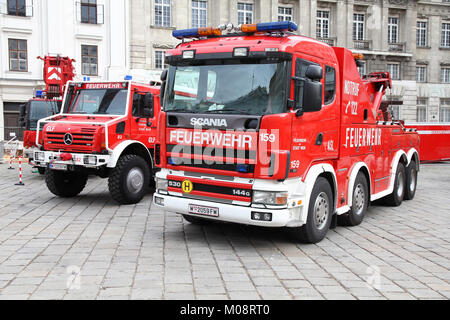 VIENNA - 8 settembre: veicoli antincendio l 8 settembre 2011 a Vienna. Il 9-11 settembre 2011 Feuerwehrfest (Fire Fighters Festival) ha avuto luogo Foto Stock