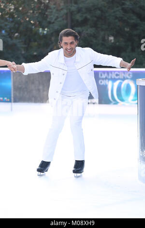 Danza su ghiaccio photocall tenutosi presso il Museo di Storia Naturale con: Kem Cetinay dove: Londra, Regno Unito quando: 19 Dic 2017 Credit: Lia Toby/WENN.com Foto Stock