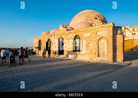 Janissary moschea nel porto veneziano di Chania, nella luce della sera, Creta, Grecia, Europa, Chania, Europa, Creta, Grecia, GR, Viaggi, Turismo, Tr Foto Stock