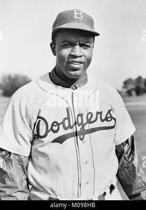 Jackie Robinson (1919-1972) a Brooklyn Dodgers uniforme, 1950. Robinson è stato il primo giocatore nero nella Major League Baseball. Foto Stock