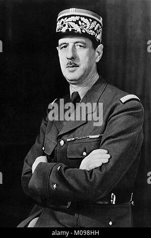 Il Generale Charles de Gaulle (1890-1970) in uniforme durante la seconda guerra mondiale, c.1942 Foto Stock