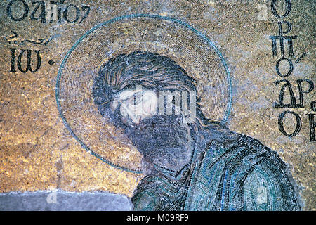 Muro bizantino mosaico di Giovanni il Battista all'interno di Hagia Sophia Chiesa museo, aka Ayasofya o Sancta Sophia, Sultanahmet, Istanbul, Turchia Foto Stock