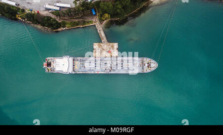 IGOUMENITSA / Grecia- 15 GENNAIO 2017: antenna fuco immagine del porto di Igoumenitsa in Grecia e delle navi di carico/scarico. Foto Stock