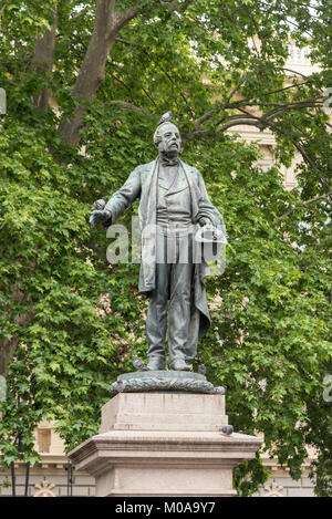 Statua di bronzo di Marco Minghetti in Piazza Minghetti, Bologna, Italia Foto Stock