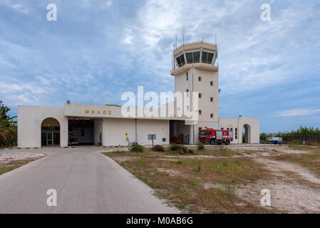 Milos, Grecia, 16 Maggio 2017: Isola di Milos Aeroporto Nazionale di edificio. Airport è situato a 5 km a sud-est del porto principale, Foto Stock