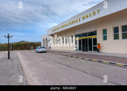 Milos, Grecia, 16 Maggio 2017: Milos edificio aeroportuale. Airport è situato a 5 km a sud-est del porto principale, Adamas. Foto Stock