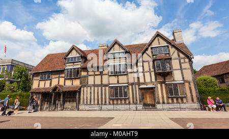 STRATFORD-upon-Avon, Inghilterra - Agosto 9, 2012: Luogo di nascita di Shakespeare è una cinquecentesca di casa in legno e muratura situato in Stratford Upon Avon. Foto Stock