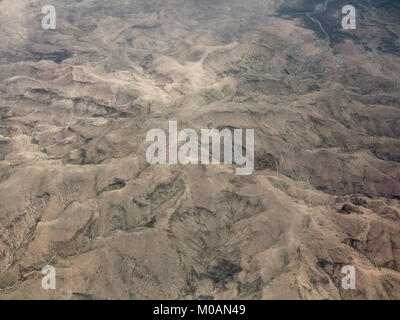 Vista aerea del deserto montagna vicino l'Etiopia, Somalia confine. Foto Stock