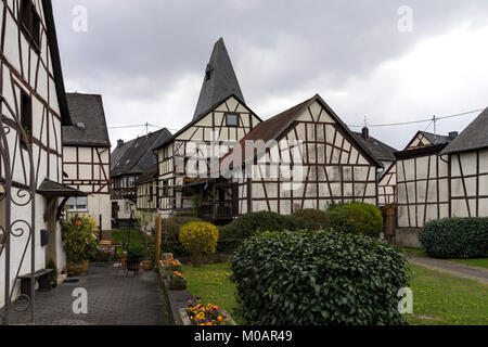 Metà medievale-case con travi di legno nella città di Herrstein, Hunsrueck, in Germania, in Renania Palatinato Foto Stock