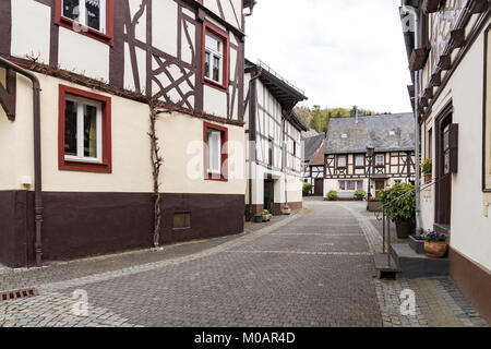 Metà medievale-case con travi di legno nella città di Herrstein, Hunsrueck, in Germania, in Renania Palatinato Foto Stock