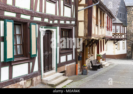 Metà medievale-case con travi di legno nella città di Herrstein, Hunsrueck, in Germania, in Renania Palatinato Foto Stock