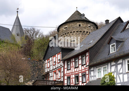 Metà medievale-case con travi di legno nella città di Herrstein, Hunsrueck, in Germania, in Renania Palatinato Foto Stock