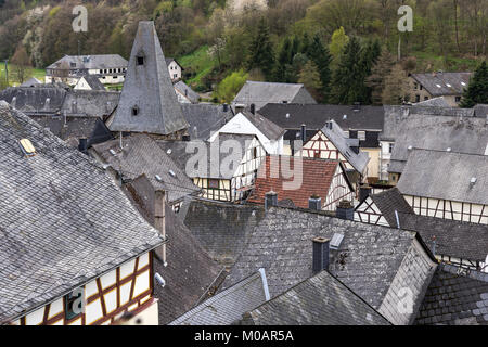 Medievale tetto di ardesia delle case nella città di Herrstein, Hunsrueck, in Germania, in Renania Palatinato Foto Stock