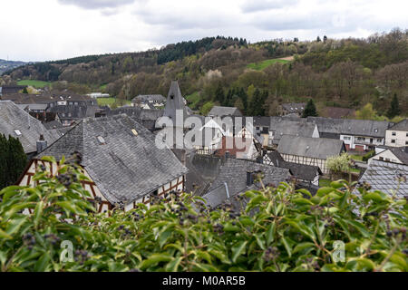 Medievale tetto di ardesia delle case nella città di Herrstein, Hunsrueck, in Germania, in Renania Palatinato Foto Stock