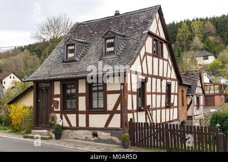 Metà medievale-case con travi di legno nella città di Herrstein, Hunsrueck, in Germania, in Renania Palatinato Foto Stock