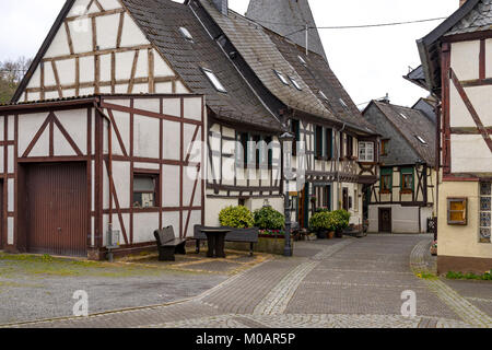 Metà medievale-case con travi di legno nella città di Herrstein, Hunsrueck, in Germania, in Renania Palatinato Foto Stock