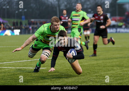 Saraceni' Richard Wigglesworth punteggi loro quarta prova durante il rugby europeo Champions Cup, piscina quattro corrispondono a Allianz Park, Londra. Foto Stock