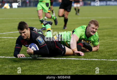 Saraceni' Richard Wigglesworth punteggi loro quarta prova durante il rugby europeo Champions Cup, piscina quattro corrispondono a Allianz Park, Londra. Foto Stock