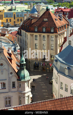 Tallinn, Estonia - 10 giugno 2017: Vista aerea della costruzione dell'hotel Barons nella città vecchia. L'edificio fu eretto nel 1912 in stile Art Nouveau Foto Stock