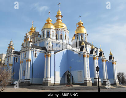 Kiev, Ucraina - 14 Aprile 2012: St. Michaels Golden-Domed cattedrale, la chiesa principale del monastero dello stesso nome.Il monastero fu ricostruito Foto Stock