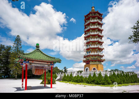 Ci En Pagoda vicino Sole-luna Lago Foto Stock