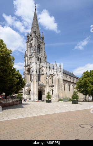 Angouleme, Francia - 26 Giugno 2013: San Marziale in chiesa un giorno d'estate. Costruito nel 1853, la chiesa è elencato come monumento storico di Francia dal 2001 Foto Stock