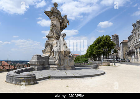 Angouleme, Francia - 26 Giugno 2013: Monumento a Marie Francois Sadi Carnot, quinto presidente della Francia. Progettato da Raoul Vernet, il monumento è stato aperto Foto Stock