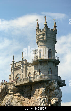 Yalta, Ucraina - 11 Maggio 2013: Swallow's Nest castello nei pressi di Yalta, Crimea, Ucraina il 11 maggio 2013. La decorazione di castello fu costruito nel 1911-1912, e n. Foto Stock