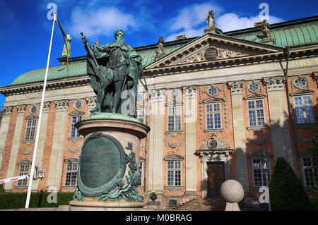 Stoccolma, Svezia - Agosto 19, 2016: vista sulla statua di Gustavo Erici di fronte Riddarhuset (Casa della Nobiltà), Riddarhustorget Palace a Stoccolma, Foto Stock