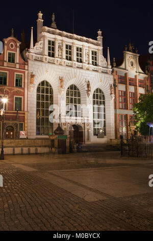 L'Artus Court (Dwór Artusa) nella Città Vecchia di notte nella città di Gdansk, Polonia, Europa Foto Stock