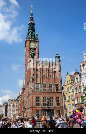 Città di Gdansk in Polonia, Old Town Hall (Ratusz Starego Miasta, Staromiejski), in stile gotico-rinascimentale palazzo, punto di riferimento della città. Foto Stock
