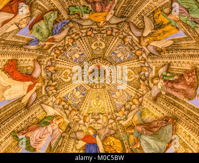 LORETO,Italia - Luglio 16, 2016: Interno della Basilica della Santa Casa, il Santuario della Santa Casa della Vergine Maria. Il santuario è il primo internationa Foto Stock