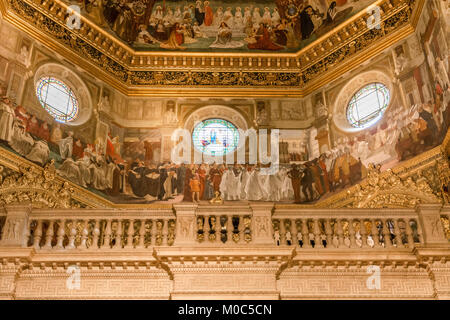 Interno della Basilica della Santa Casa, il Santuario della Santa Casa della Vergine Maria. Il santuario è il primo internationa Foto Stock