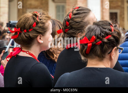 LORETO, Italia - juli 16, 2016 - rassegna internazionale di musica sacra nella piazza del Santuario della Santa Casa di Loreto, Marche, Italia. tipici Foto Stock