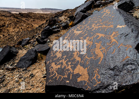 La pittura di roccia, in Yinshan Montagne in Murad medio Banner, Mongolia Interna, Cina. Foto Stock